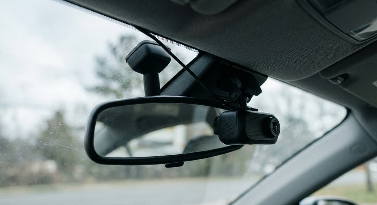 windshield mounting - tidy dashcam wiring